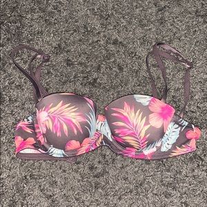 Pink bra with detachable straps